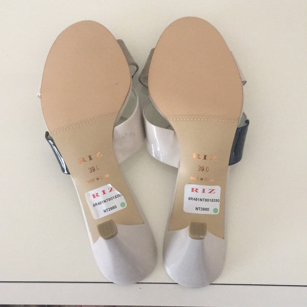 Sandals - Picture 5 of 5